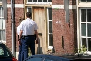 Police knocking on door 